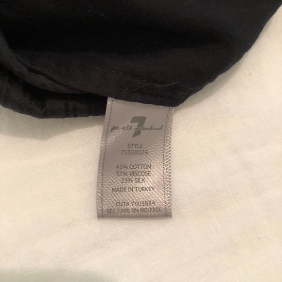 Flattering black cotton halter top - Picture 3 of 3